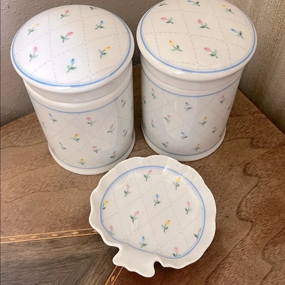 Vintage cottage core porcelain vanity set